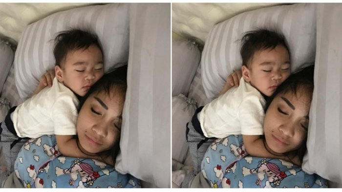 Raffi Ahmad Unggah Foto Nagita Slavina Tidur Bareng Rafathar, Netizen Salah Fokus Ke Alis Memsye