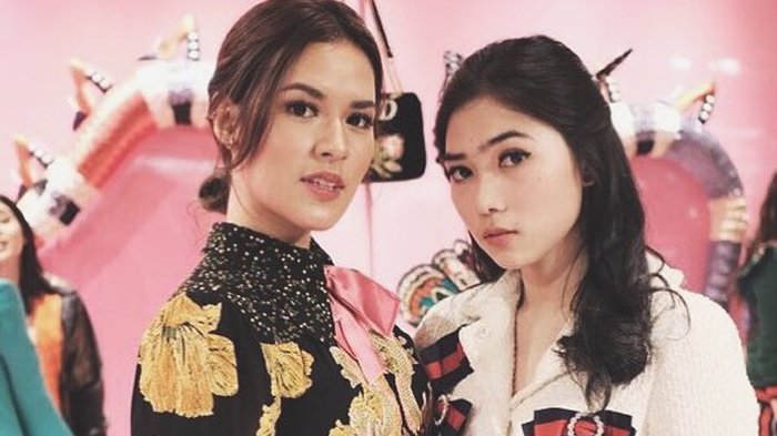 Menang AMI Awards, Netizen Salfok Cara Pegang Piala Raisa dan Isyana! 'Kelihatan yang Udah Nikah!'