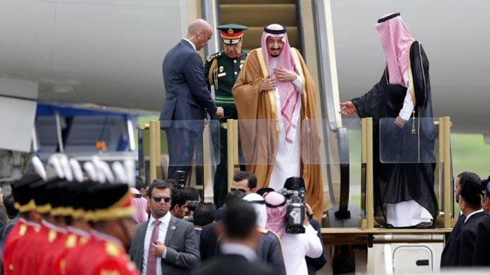 Liburan Ke Bali, Raja Salman Bawa Sendiri TV 80 Inci dan Kursi Keraton Rp 70 Miliar