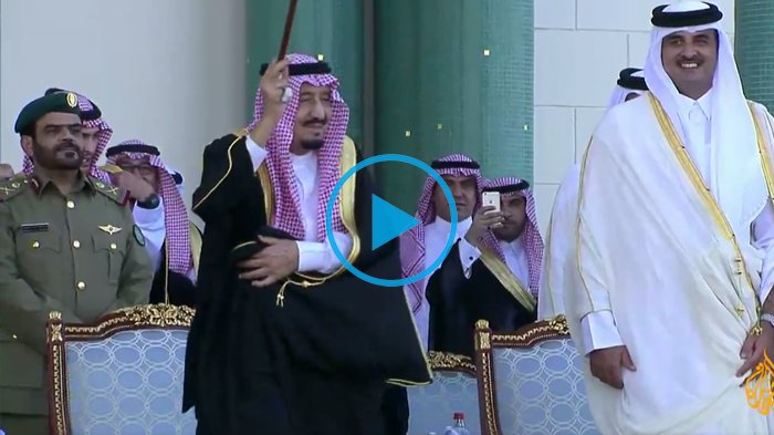 Kebayang Gak? Gimana Raja Salman yang Sudah Sepuh dan Bertongkat Itu Joget-joget? Ini Videonya!
