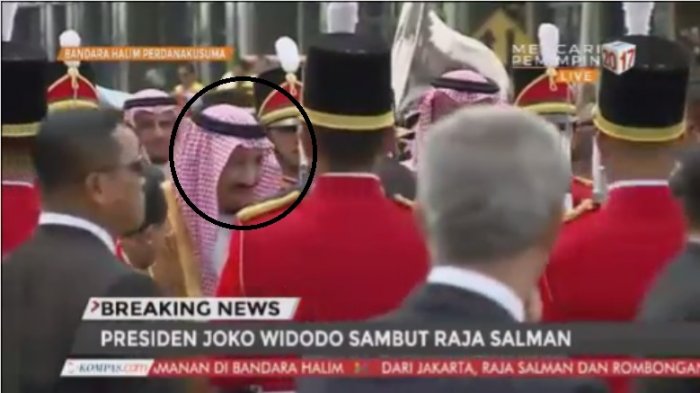 Raja Salman Mendarat di Halim Perdana Kusuma, Tak Ada Lambaian, Bahunya Dicium-cium