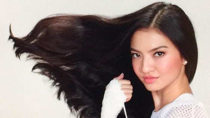 Penampilan Casual dan Pose Begini, Raline Shah Dibilang Mirip Gal Gadot