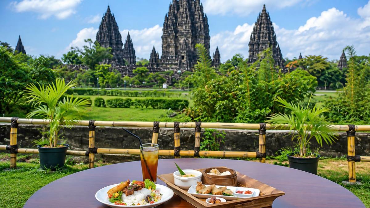 KULINER JOGJA - Rama Shinta Garden Resto, satu tempat makan siang dekat Candi Prambanan.