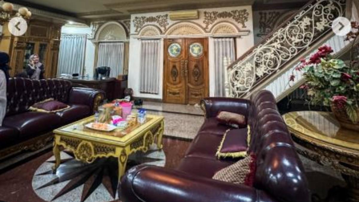 RUMAH MEWAH - Tak hanya itu, rumah tersebut juga dilengkapi dengan masjid megah yang berdiri di sebelah bangunan utama.