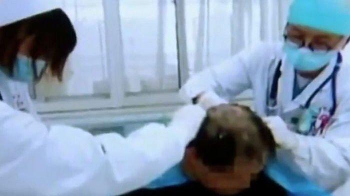Salah Ambil, Pria Ini Cuci Rambutnya dengan Pestisida, Keracunan Hingga Dilarikan ke Rumah Sakit