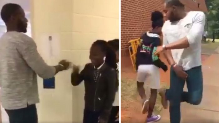 Viral! Jabat Tangan Unik Guru dan Murid Sebelum Masuk Kelas, Walau Tampak Ribet Ini Alasannya