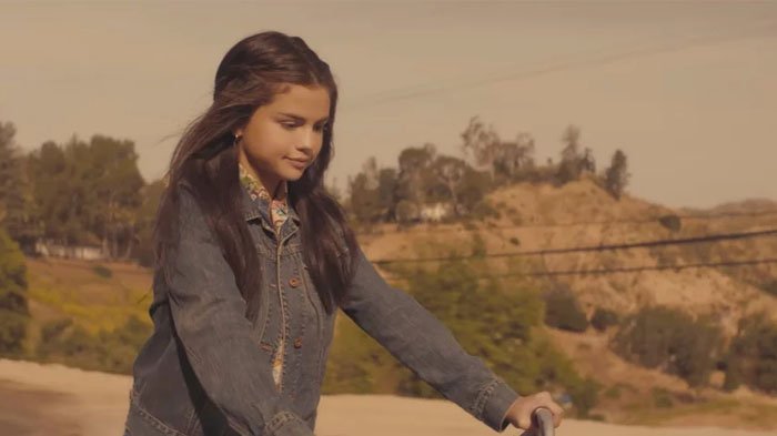 Selena Gomez Terlibat Cinta Segitiga di Video Klip 'Bad Liar', Jalan Ceritanya Unik dan Mengejutkan!