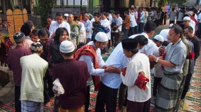 Lebaran 2017 - 5 Pertanyaan ini Pasti Kamu Dapat Saat Ketemu Sanak Saudara, Begini Jawabnya Guys!
