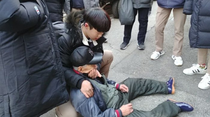 Siswa Korea Selamatkan Nyawa Orang Tua yang Jatuh di Jalan, Sikap Selanjutnya Lebih Tak Terduga