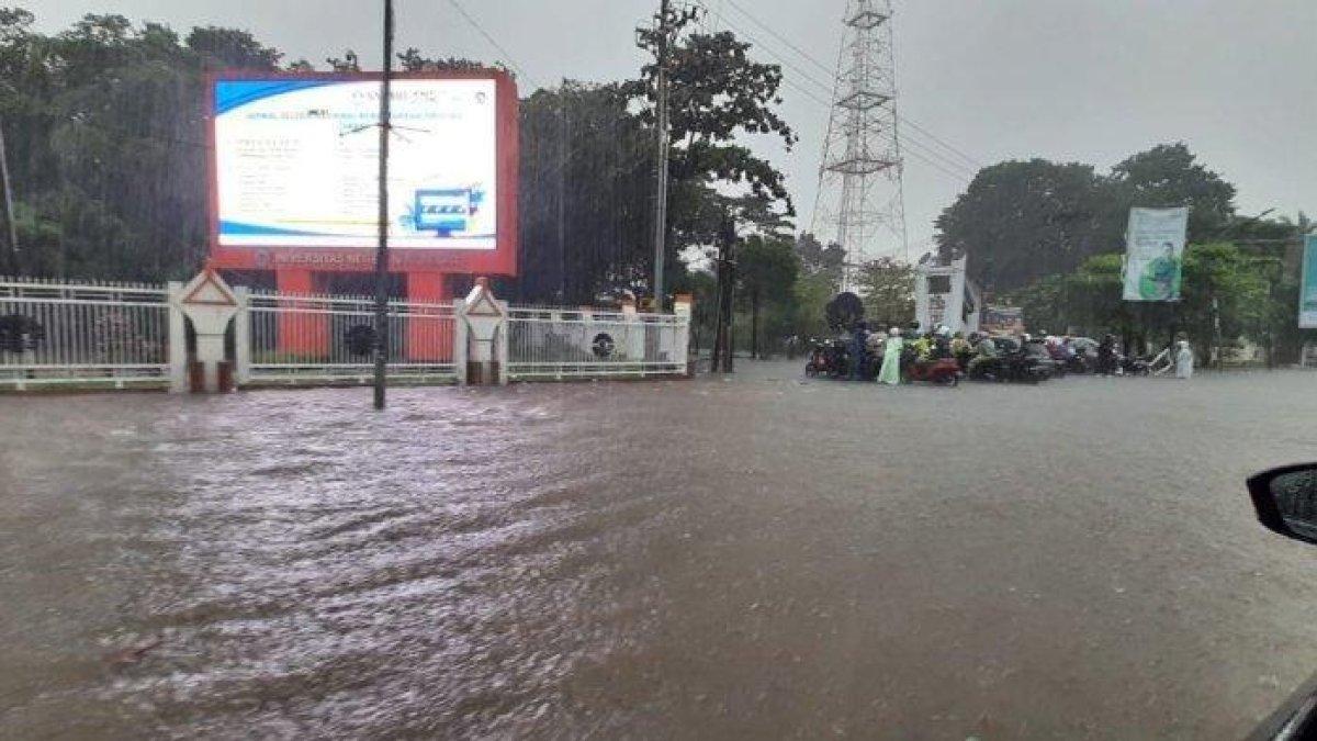 PRAKIRAAN Cuaca Hari Ini, Selasa, 14 Februari 2023, BMKG: Makassar, Sulawesi Selatan Hujan Deras