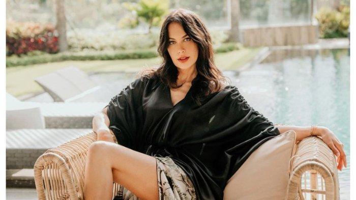 Ikut Menengok dan Takjub dengan Desain Rumah Kontrakan Sophia Latjuba yang Cuma Disewa 3 Tahun