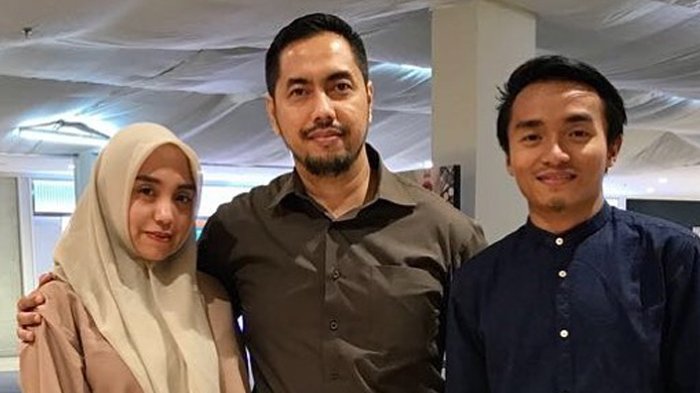 BOCOR ISI WA - Kini saat Taqy Malik terlibat sengketa tanah dengan seorang pria bernama Sirhan, hubungan antara Sunan dan mantan menantunya itu kembali menjadi sorotan.