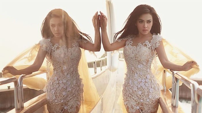 Bak Princess Sungguhan, Penampilan Syahrini Saat Manggung Ini Cetar Abis!