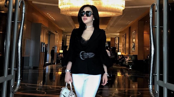 Tidak Biasanya, Syahrini Miliki Sandal Jepit yang Harganya Ratusan Ribu! Netizen: Tumben Murce