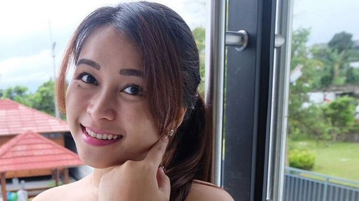 Mengejutkan! Beredar Foto Diduga Adik Ayu Ting Ting Bermesraan Begini dengan Seorang Pria