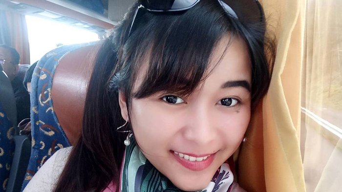 Beredar Foto Adik Ayu Ting Ting Peluk Reza Rahadian, Netizen: Duh Bencana Si Abang Dipeluk Cipah!