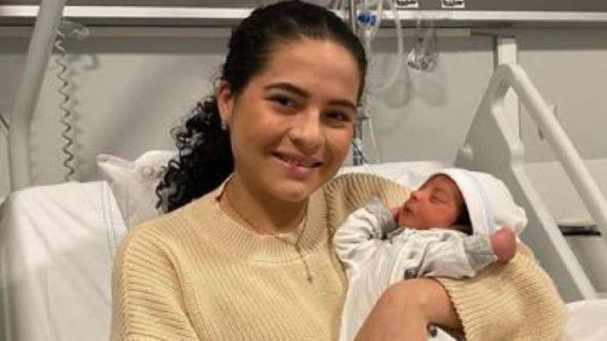 Tak Sadar Dirinya Hamil, Wanita Syok Alami Kontraksi di Toilet Pesawat, Akhirnya Melahirkan di Udara