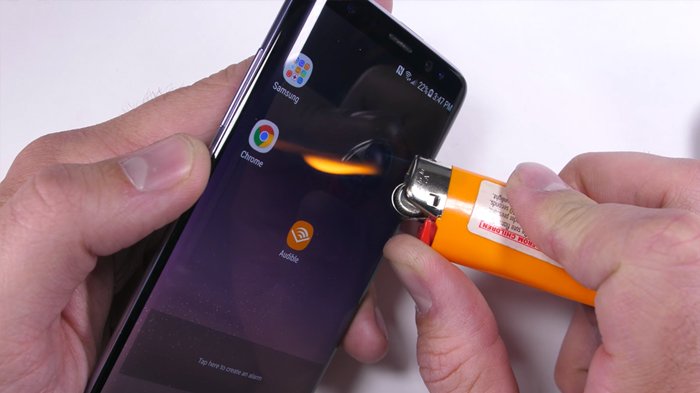 Bagaimana Jadinya Jika Samsung Galaxy S8 Diuji Ketangguhannya? Mulai dari Api hingga Dibengkokkan!