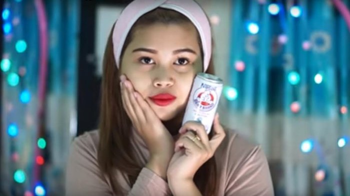 Wanita Ini Putihkan Wajah dengan Susu Beruang, Hasilnya Mengejutkan!