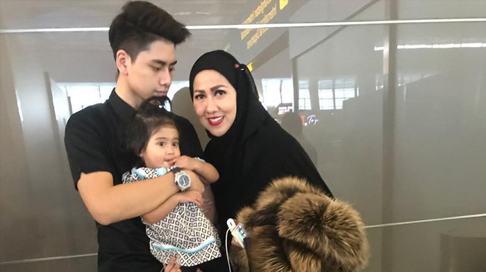 Meski Bukan Saudara Kandung, Dua Anak Venna Melinda ini Terlihat Mirip Banget Kaya Kembar Deh!
