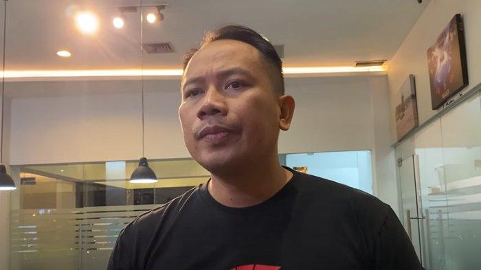 Vicky Prasetyo, aktor sekaligus presenter yang dikenal dengan julukan Gladiator Cinta ini dikabarkan akan mengakhiri masa dudanya.