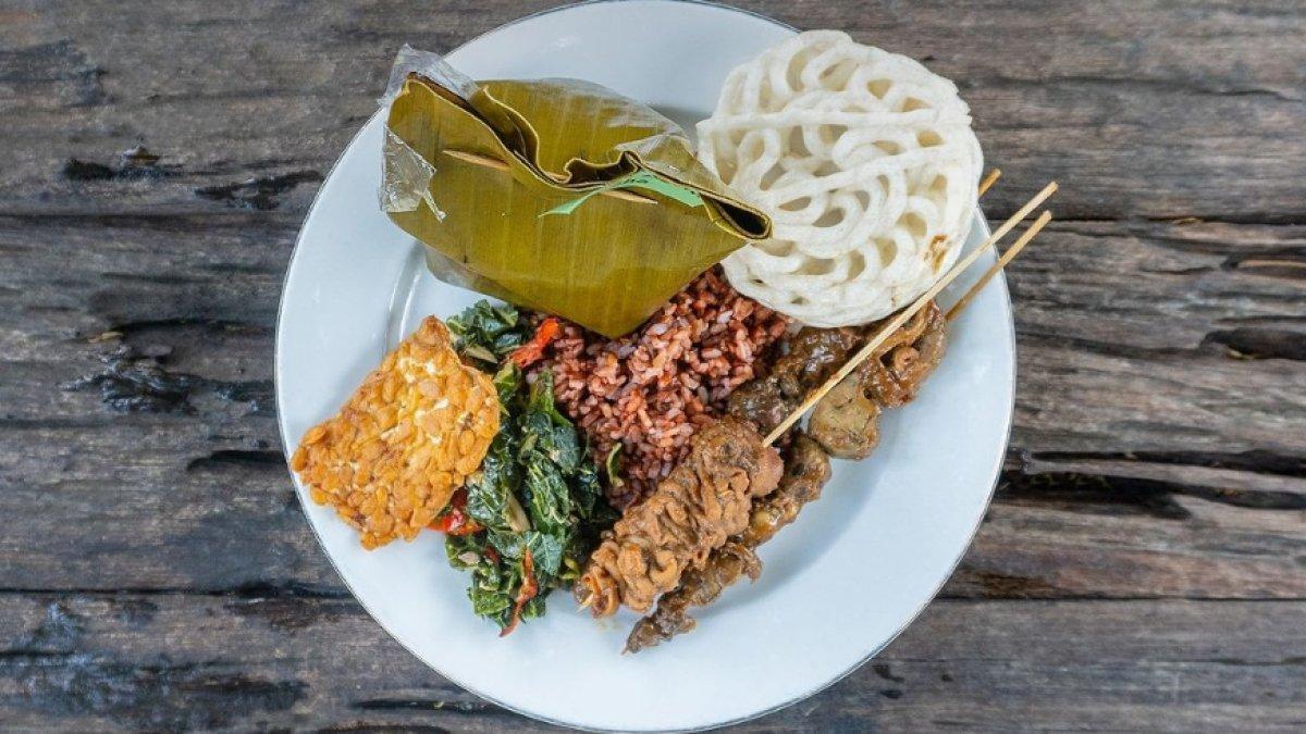 KULINER JOGJA - Wedang Kopi Prambanan, satu tempat makan siang dekat Candi Prambanan.