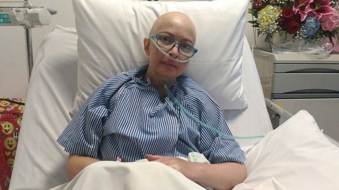 Bikin Pilu! Kedua Anak Yana Zein Harus Rela Putus Sekolah dan Jual Koran Demi Biayai Pengobatan