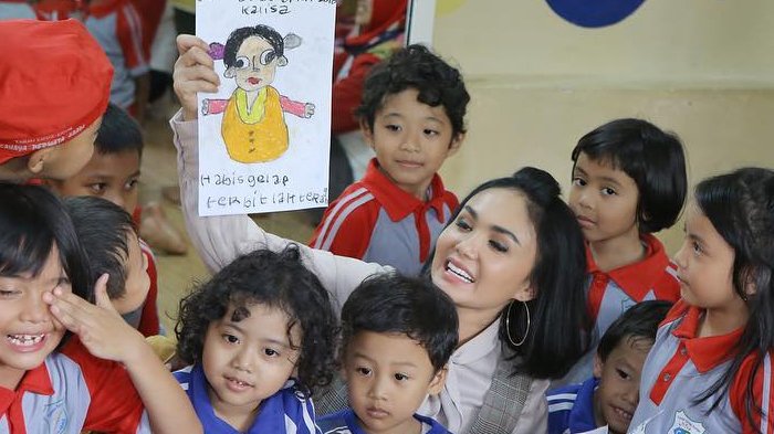 Yuni Shara Bermain Bersama Anak-anak PAUD, Berikut Deretan Kesereuan Mereka