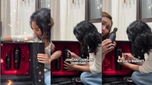 Momen-Ayu-Ting-Ting-dan-Bilqis-unboxing-tumblr-eksklusif-Jennie-BLACKPINK.jpg