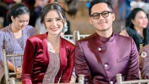 Pernikahan-Azriel-dan-Sarah-Menzel-Kian-Dekat.jpg