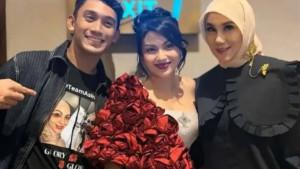 Potret-Marini-Zumarnis-bersama-Ariel-Tatum-dan-Daffa-Wardhana.jpg