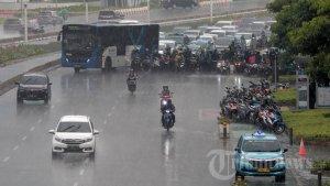 ilustrasi-hujan-bmkg-cuaca-jakarta-14112021.jpg