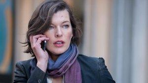 milla-jovovich-dalam-film-survivor.jpg