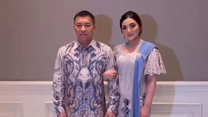 Ashanty-kenakan-kebaya-biru.jpg
