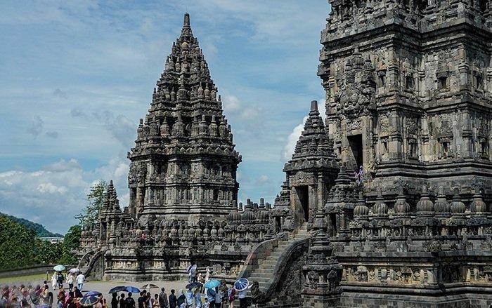 Candi-Prambanan-Park.jpg