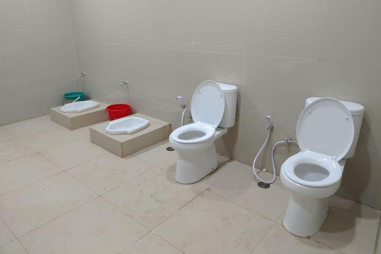 WC Jongkok atau Toilet Duduk, Manakah Posisi BAB yang Lebih Sehat? Lengkap Doa Keluar Masuk WC