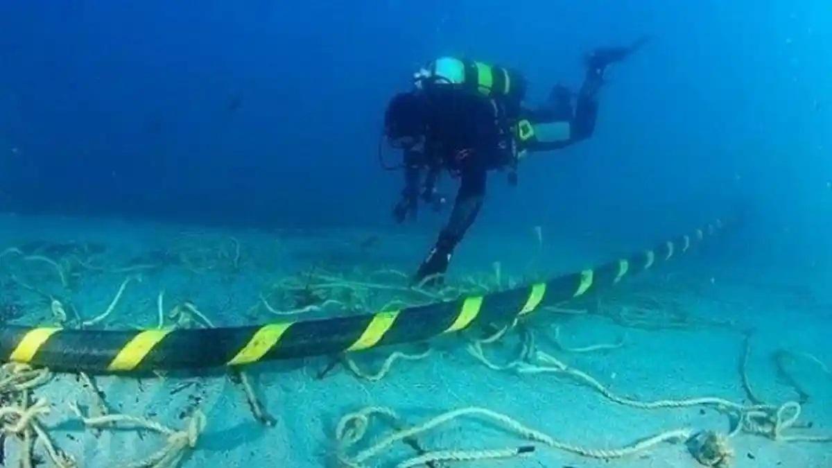 Ilustrasi-kabel-bawah-laut-di-Selat-Hormuz-yang-diprediksi-bisa-jadi-senjata-baru-untuk-Iran.jpg