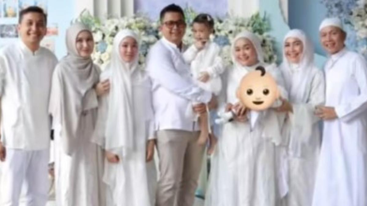 Momen-Kevin-Gusnadi-hadiri-aqiqah-keponakan-Ayu-Ting-Ting.jpg