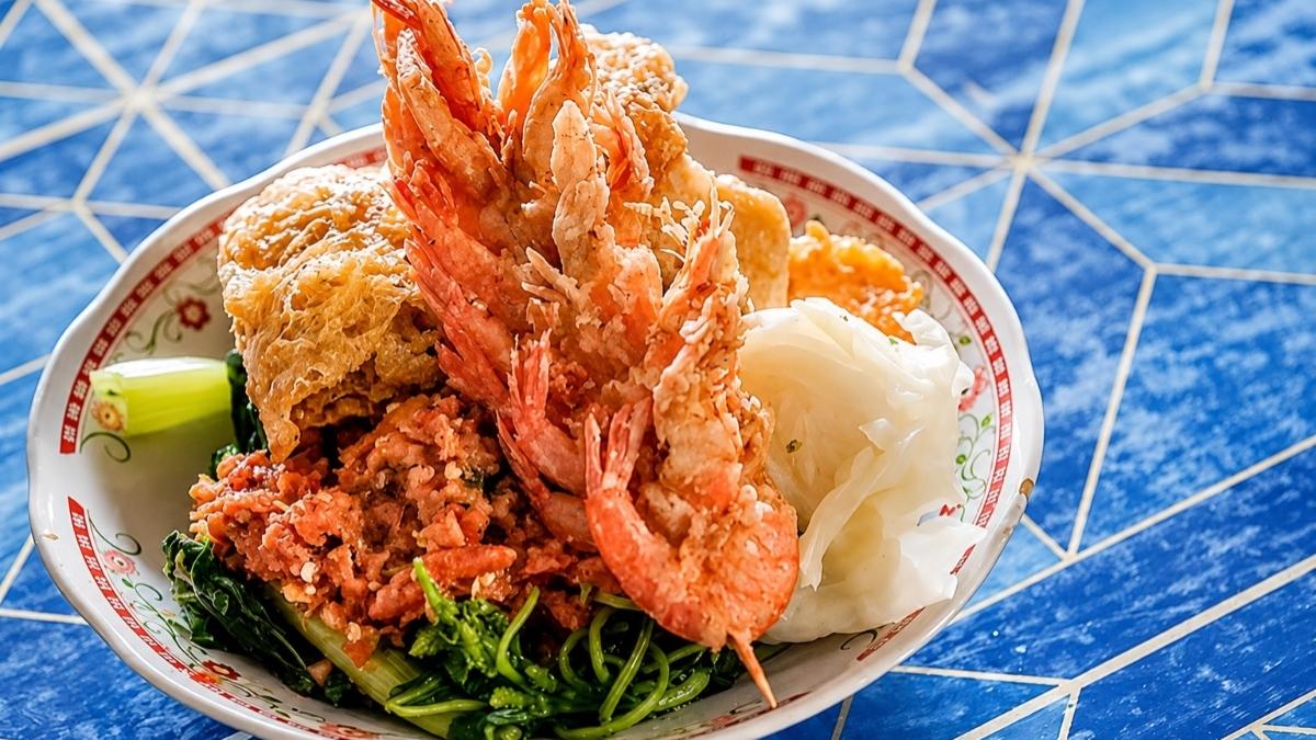 Nasi-Tempong-Mbok-Wah-di-Banyuwangi.jpg