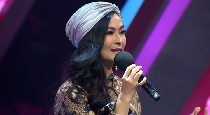 aksi-iis-dahlia-salah-lirik-saat-menyanyikan-lagu-ramadhan-tiba-j.jpg
