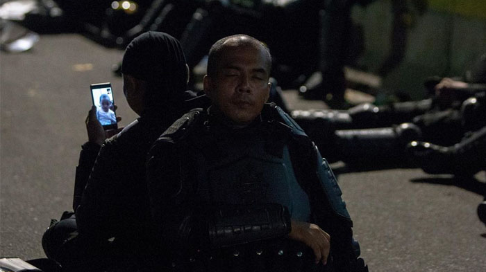 Fotonya Saat Video Call Viral di Medsos, Anggota Brimob Ini Ditawari Liburan Gratis ke Bali