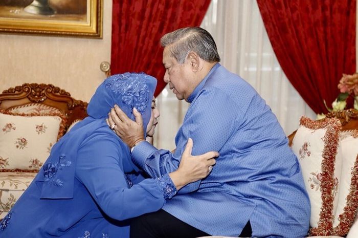 ani-yudhoyono-dan-sby-lebaran-2018.jpg