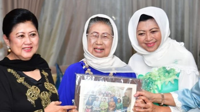 ani-yudhoyono-ibu-ageng-mastuti-rahayu.jpg