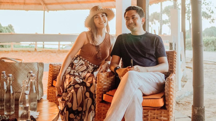 Ayu Dewi Penasaran soal Keberadaan Fotonya di Dompet Suami, Regi Datau: Gak Penting Juga Sih