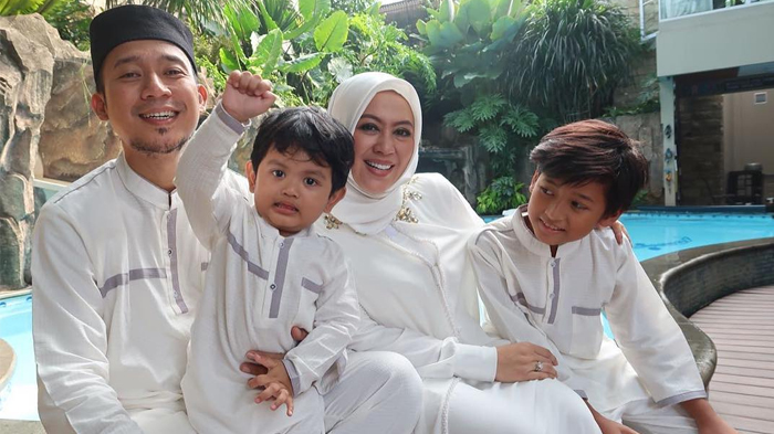 Pengen Banget Punya Anak Perempuan, Denny Cagur Berharap Punya Putri Secantik Arsy Hermansyah