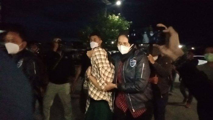 DIGEREBEK Bareng Pria di Hotel, Artis TA Diduga Terjerat Prostitusi Online, Polisi: Ada Barang Bukti