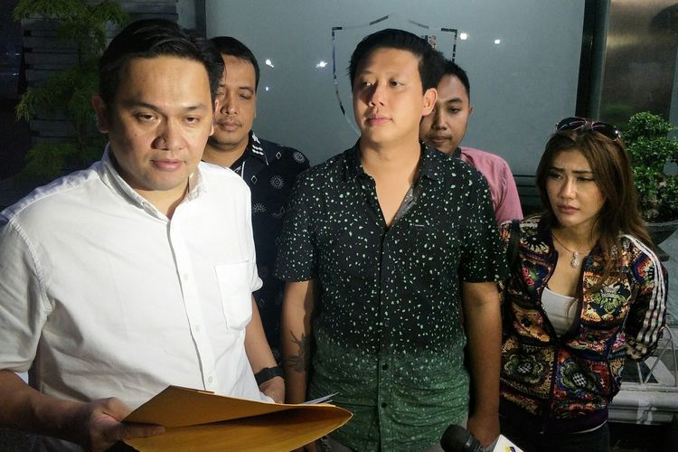 Rey Utami & Benua Mangkir Panggilan Polisi, Farhat Abbas Sebut Kliennya Takut: Semoga Tak Dipenjara