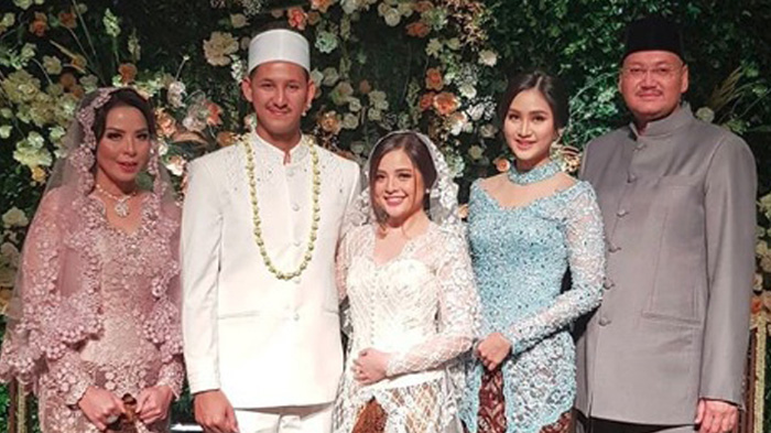 foto-keluarga-bachtiar-dengan-tasya-kamila_20180805_175102.jpg
