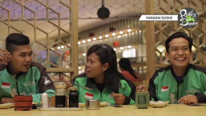 Gojek Makan Sushi - Kocaknya Tukang Ojek Coba Makanan Jepang, Lebih Suka Masakan Padang