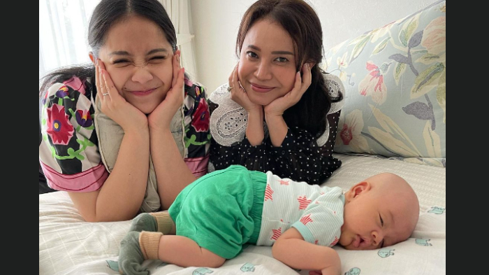 Nagita Slavina Pamer Potret Gemas Bareng Rossa & Rayyanza, Kaus Kaki Adik Rafathar Capai Rp 3,4 Juta